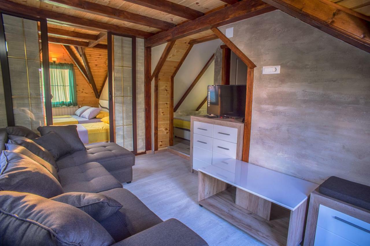 זבליאק Apartmani Restoran Durmitor מראה חיצוני תמונה