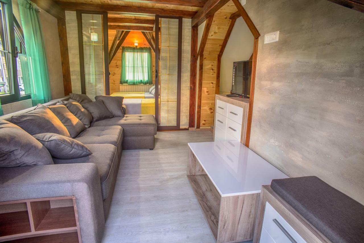 זבליאק Apartmani Restoran Durmitor מראה חיצוני תמונה